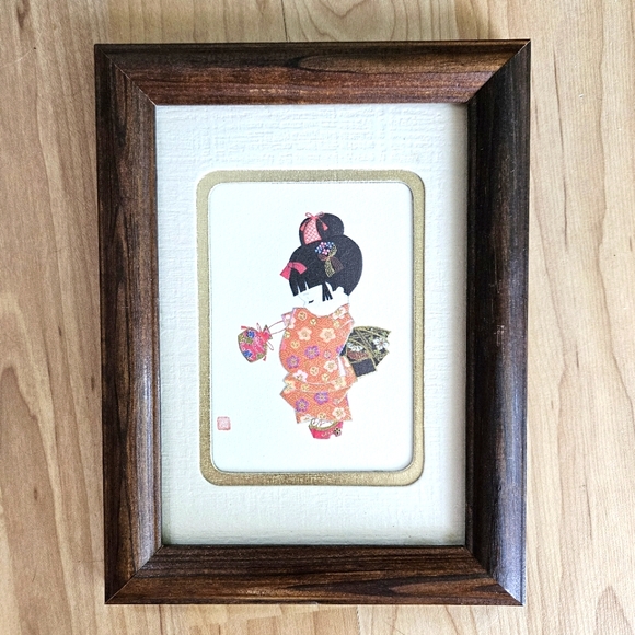 Japanese girl in kimono decor - Picture 2 of 6